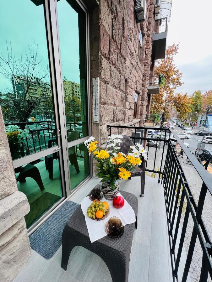Spacious 2 Bedrooms In The Center Of Ereván Exterior foto