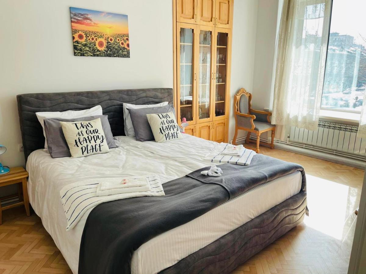 Spacious 2 Bedrooms In The Center Of Ereván Exterior foto