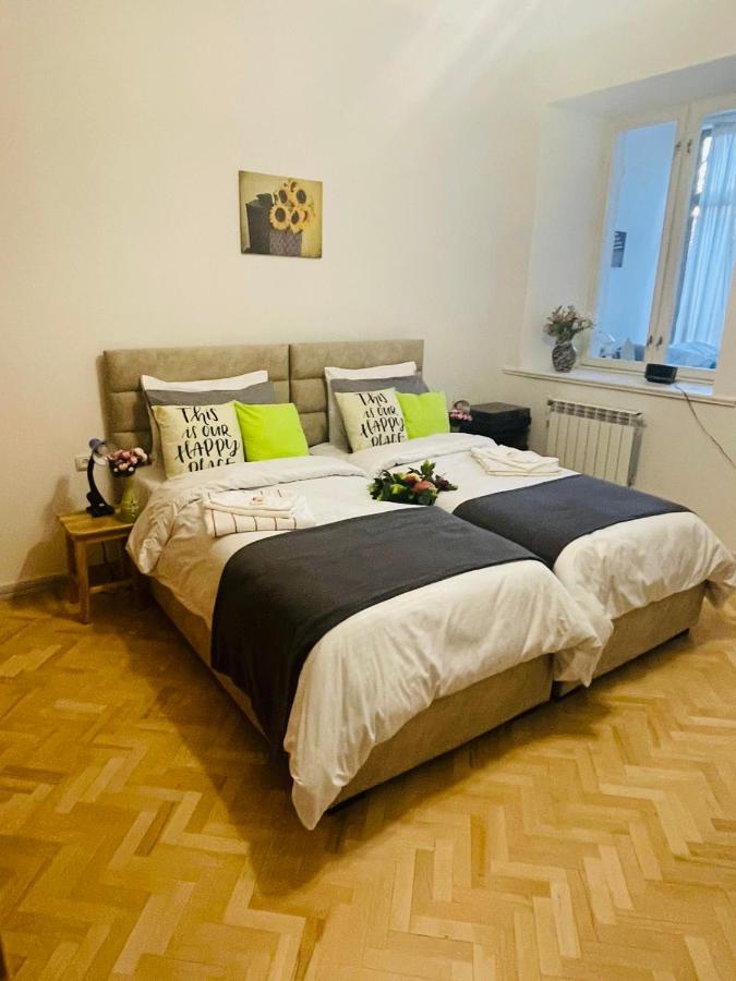 Spacious 2 Bedrooms In The Center Of Ereván Exterior foto