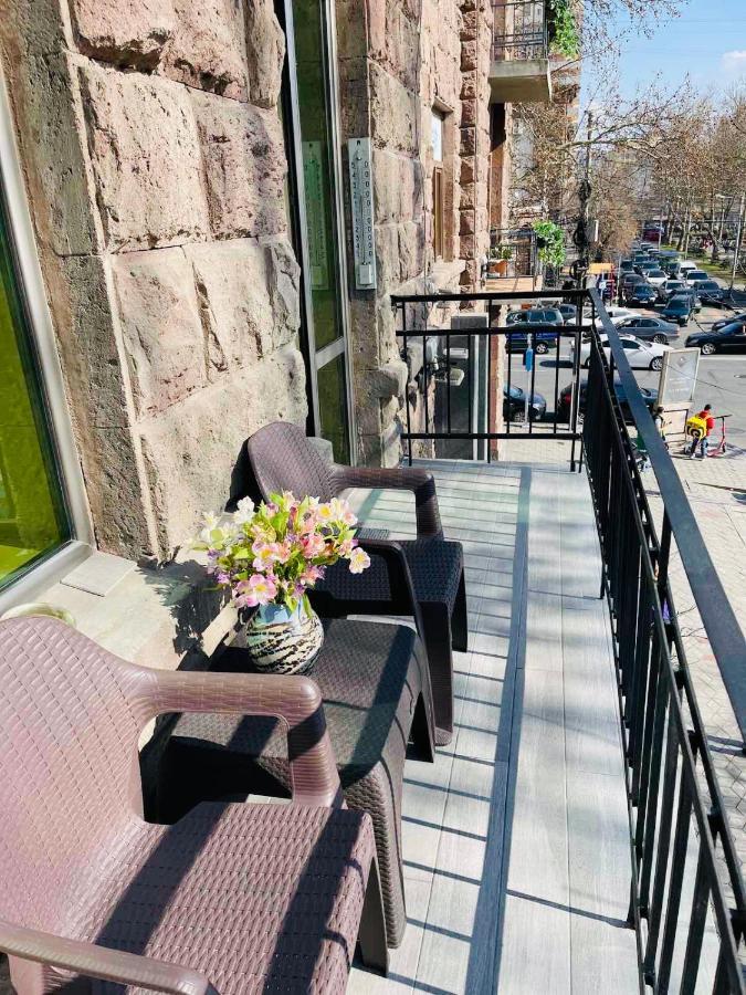 Spacious 2 Bedrooms In The Center Of Ereván Exterior foto