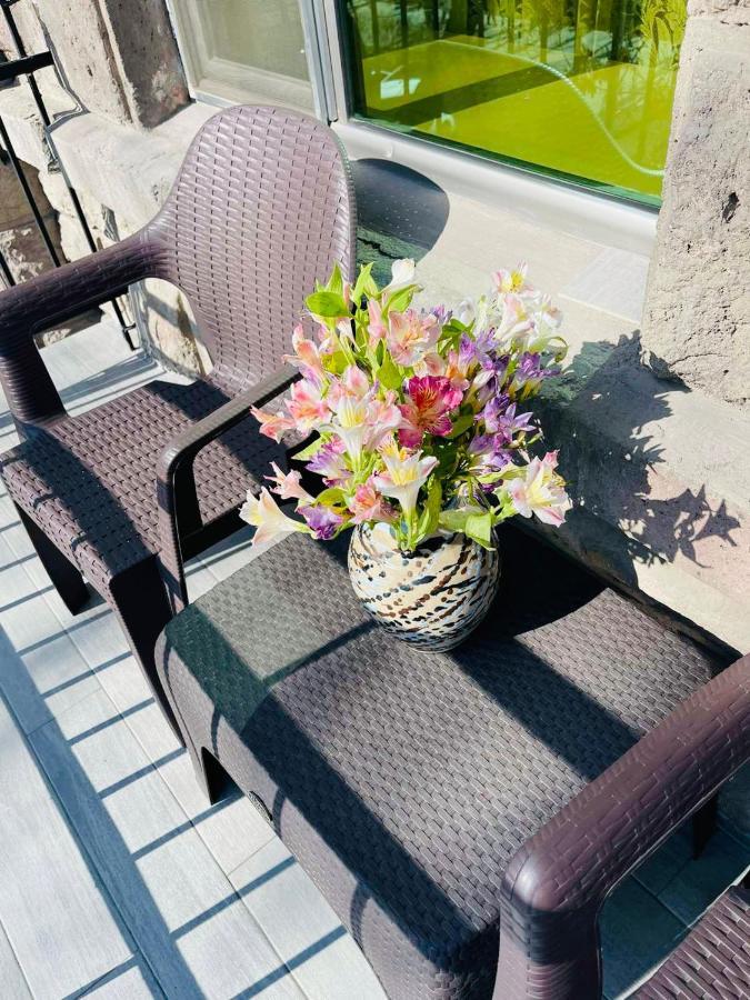 Spacious 2 Bedrooms In The Center Of Ereván Exterior foto